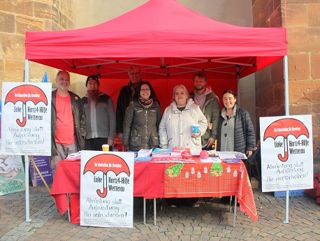 Der Infostand ist aufgebaut. Jetzt kann es losgehen!