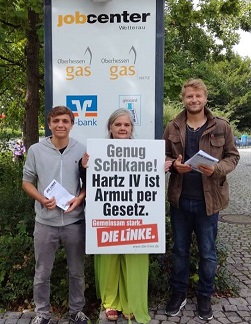 Aktion vor dem Jobcenter in Friedberg